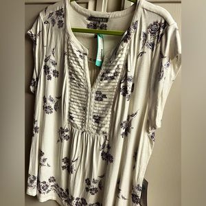 Cute top with cap sleeves (lighting is awful sorry)